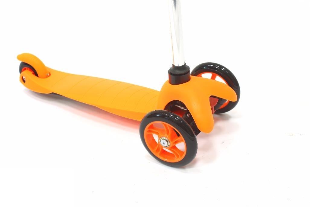 Трёхколесный оранжевый самокат Maxi Scooter SKL-06A   